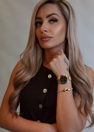 Detailed shot of the sunray aubergine watch face with clear Arabic number markers.