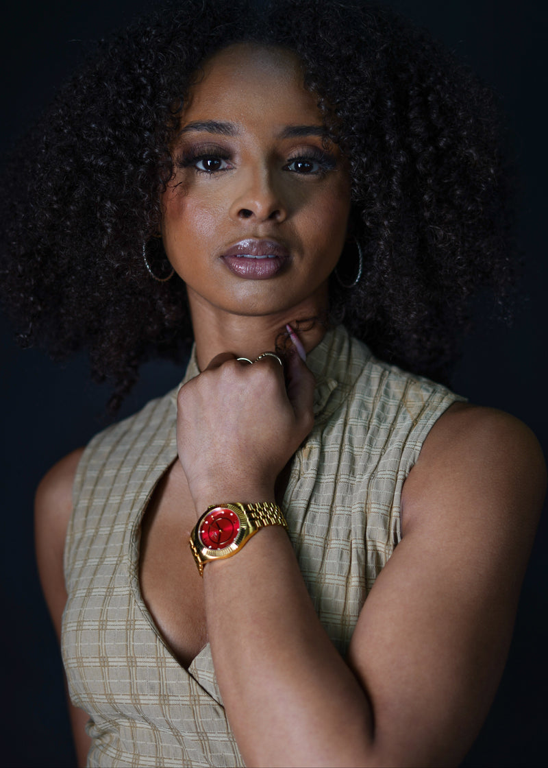 Experience the unrivaled soul of the Tomell London Paris Series silhouette. This photo highlights the sturdy, heavy-gauge durability of the gold frame paired with the sculptural beauty of a diamond-accented purple dial, making it a hand-picked sanctuary for those who demand exceptional, quiet luxury.