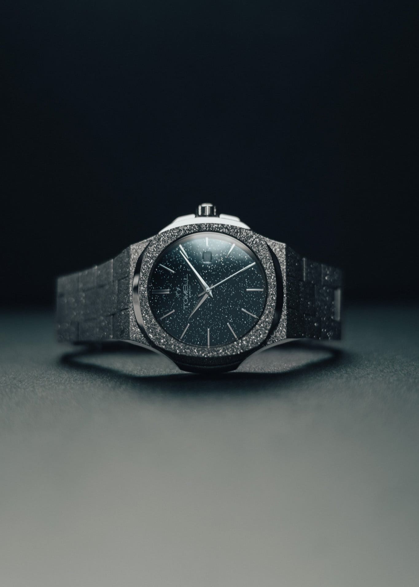 Luxury watch with silver fished and blue face for men